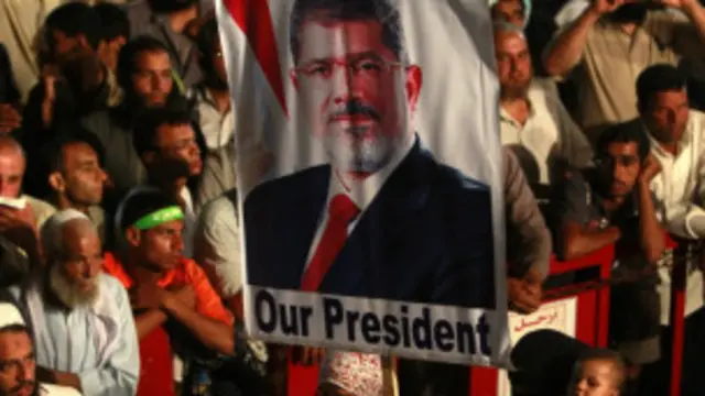 محمد مرسی کے حامیوں نے ان کی صدارت پر بحالی تک احتجاج جاری رکھنے کا عہد کیا ہے