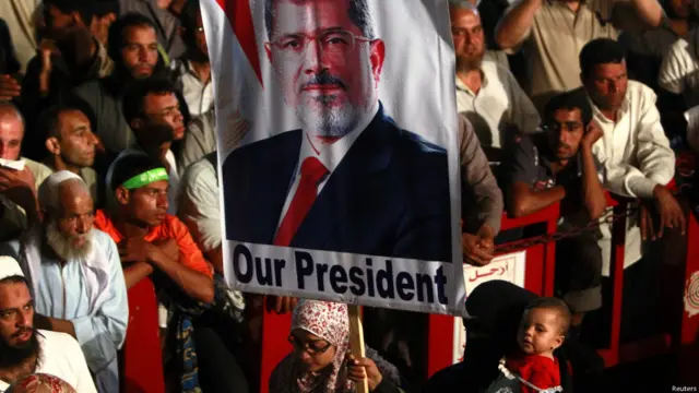 وقد طالب وزير الداخلية اللواء محمد إبراهيم المحتجين بالعودة إلى منازلهم.