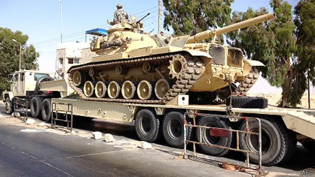 دفع الجيش المصري بتعزيزات إلى سيناء لمواجهة من يصفهم بـ"الإرهابيين"