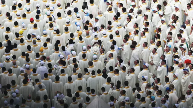 Sacerdotes en la misa de Copacabana
