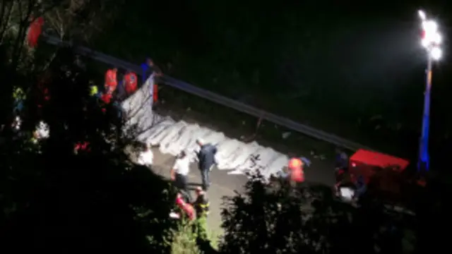 په موټر کې څو ماشومان هم وو، خو شمېر يې لا نه دی مالوم شوی