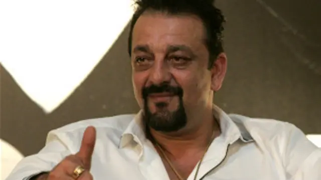 سنجے دت آج کل پونے کی یراوڑا جیل میں قید ہیں