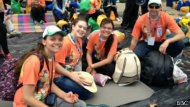 Fieis em Copacabana | Foto: BBC