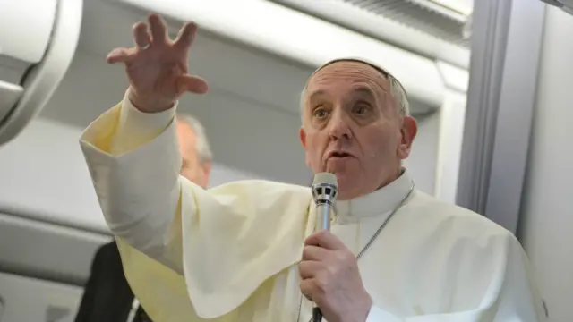 رومن کیتھولک عیسائی فرقے کے سربراہ پوپ فرانس