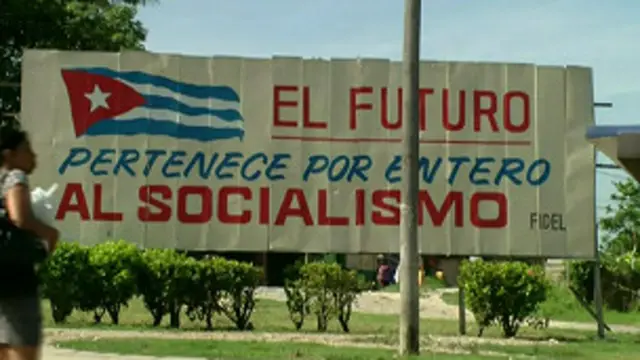 Pancarta socialista en Cuba