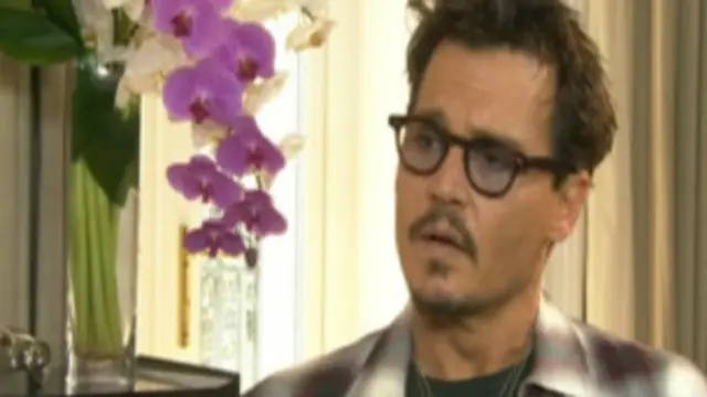 Depp diz que 'falou mais palavras escritas' por outros do que por ele próprio