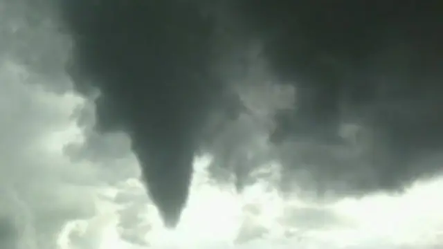 tornado em Milão | BBC