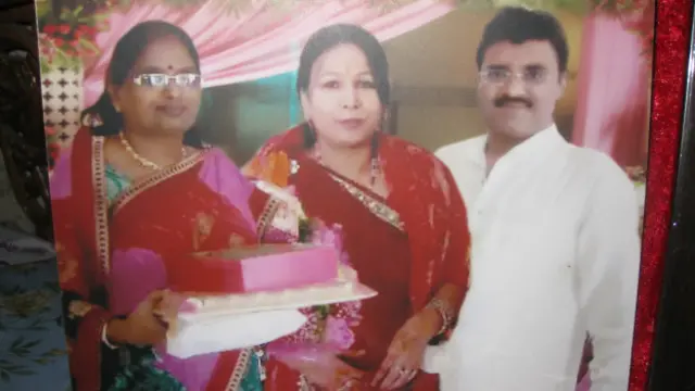 माहेश्वरी परिवार के (दाँए से) केशर देव, प्रेम लता और कांता कुमारी का अंतिम संस्कार किया जा चुका है