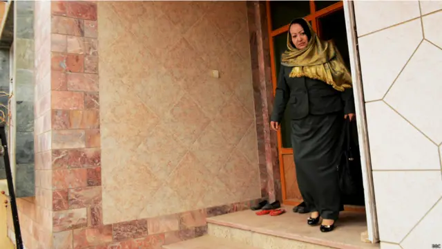 سائره شکیب، ولسوال خواجه دوکوه ولایت جوزجان، تنها ولسوال زن در افغانستان است.