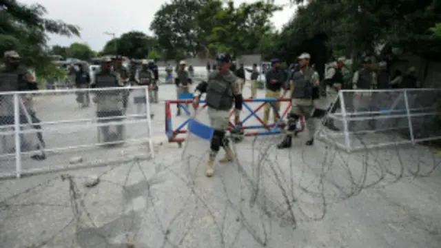 وزیرِ مال علی امین نے بدھ کو ڈیرہ اسماعیل خان کے سینٹرل جیل کا دورہ کیا