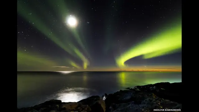 یہ مقابلہ گذشتہ پانچ برس سے منعقد کیا جا رہا ہے، اور اس کا اہتمام گرینچ میں واقع رائل آبزرویٹری ’سکائی ایٹ نائٹ میگزین‘ کے اشتراک سے کرتی ہے۔ اس تصویر میں دُم دار ستارے پین سٹار کی دم میں موجود گرد اور گیس دکھائی دے رہے ہیں۔ 