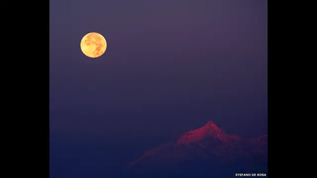 سٹیفانو ڈی روزا نے کوہِ الپس پر طلوع ہوتے ہوئے ماہتاب کو اپنے کیمرے میں مقید کر لیا۔