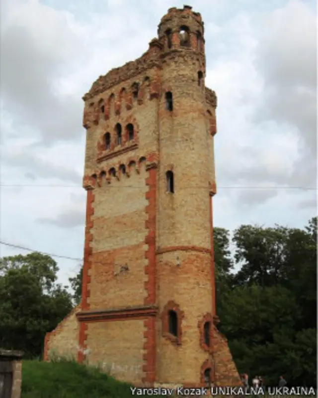 Водонапірна вежа в Зірному, поблизу Березного
