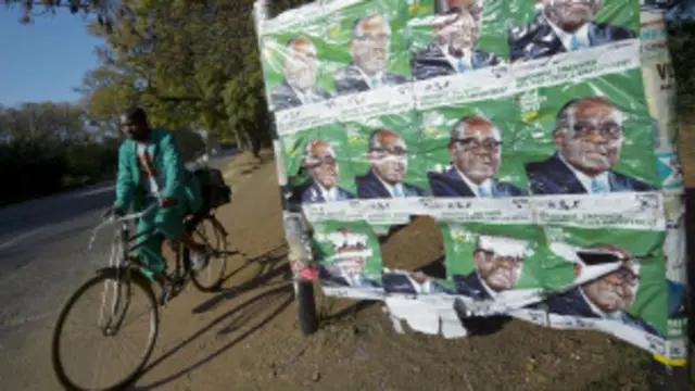 रॉबर्ट मुगाबे का पोस्टर