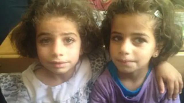 الأطفال في المخيم ما زالوا يحلمون بيوم أفضل.