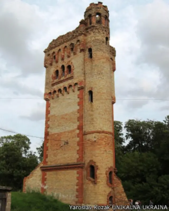 Водонапірна вежа в Зірному, поблизу Березного