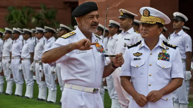 မြန်မာ ရေတပ် ဦးစီးချုပ် ဒုတိယ ဗိုလ်ချုပ်ကြီး သူရ သက်ဆွေ နဲ့ အဖွဲ့ဟာ အင်္ဂါနေ့မှာ ကိုချင်မြို့က တောင်ပိုင်း ရေတပ်စခန်းကို သွားရောက် ကြည့်ရှုခဲ့ပြီး ဗုဒ္ဓဟူးနေ့မှာတော့ အရှေ့ပိုင်း ရေတပ်စခန်းကို သွားရောက်မှာ ဖြစ်ပါတယ်။