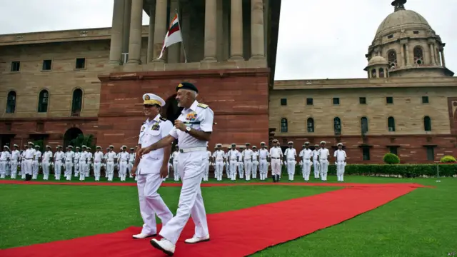 အိန္ဒိယရေတပ်အနေနဲ့ မြန်မာရေတပ်ကို သင်္ဘော ဆောက်လုပ်မှုတွေ ၊ သင်္ဘော ဒီဇိုင်းဆွဲမှုတွေမှာ အကူအညီ ပေးနေသလို ရေတပ် အမှုထမ်းတွေအတွက် ကျွမ်းကျင်မှု ပိုင်းဆိုင်ရာ လေ့ကျင့် သင်တန်း ပေးမှုတွေမှာလည်း ကူညီ ဆောင်ရွက်နေ။