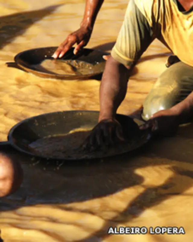 Mineros artesanales en Caucasi. Foto: Albeiro Lopera.