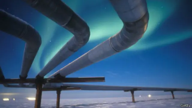 Oleoduto no Alasca | Foto: Getty