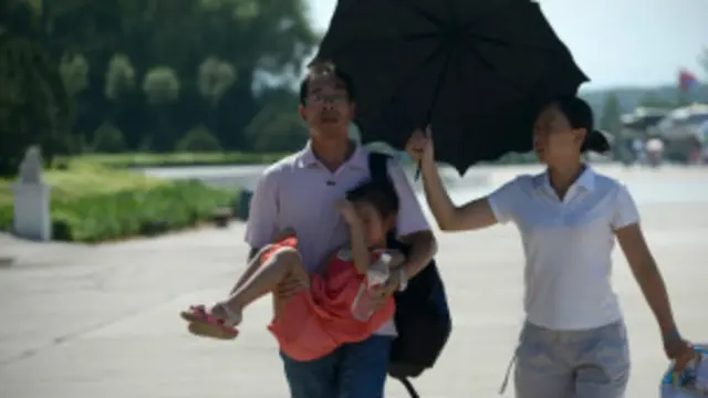 Tayoq bilan qizlarning jazosini tomosha qiling