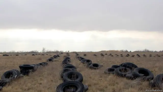 Частина піщаного масиву була військовим полігоном, де тренувалася авіація країн Варшавського договору.