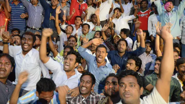 तेलंगाना समर्थकों का जश्न