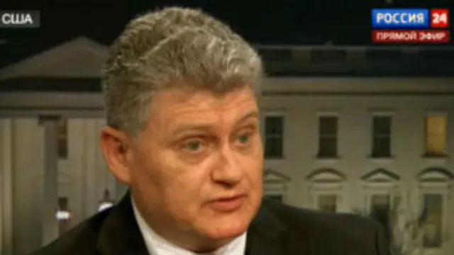 يرغب والد سنودن في معرفة نوايا مكتب التحقيقات الفيدرالي. 