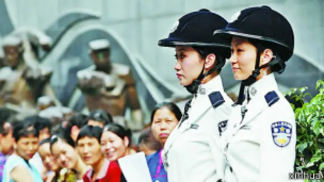 重慶女子交巡警（新華社2010年6月資料圖片）