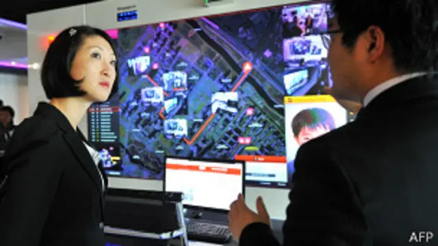 La ministra francesa de la pequeña industria Fleur Pellerin