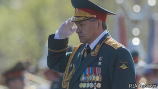 Сергей Шойгу на параде, посвященном Дню победы