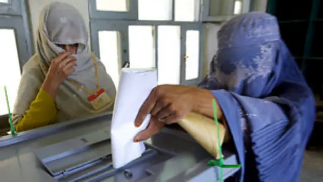 "ښځې يوازې هغه وخت د هېواد د سياسي نظام برخه شي چې د ټولټاکنو وخت شي"