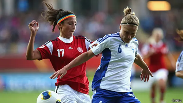 نادیه در دوازده سالگی، بعد از مرگ پدرش در سال ۲۰۰۰ همراه با مادرش و چهار خواهرش مجبور به فرار از کابل شدند.