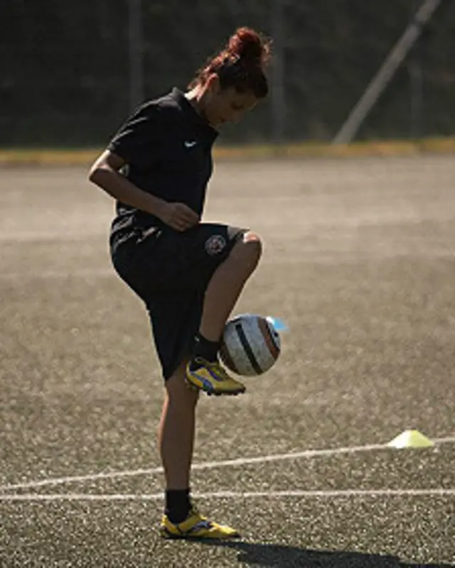 نادیه آرزو دارد روزی بتواند در افغانستان مدرسه فوتبال ایجاد کند و دختران افغان را در این زمینه آموزش دهد. 