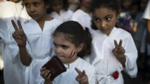 كانت مسيرات مؤيدة للرئيس المعزول خرجت تحت شعار "أطفال ضد الإنقلاب" 