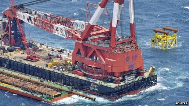 東海上一座油氣鑽探平台（資料圖片）