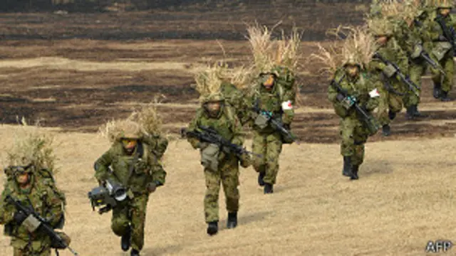 日本陆上自卫队队员在东京近郊习志野演练（13/1/2013）