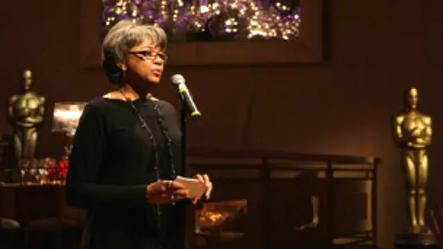 كانت بون وجه العلاقات العامة للأكاديمية على مدار 20 عاما