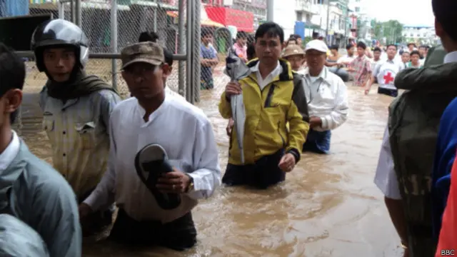 ကရင်ပြည်နယ် အတွင်း မြဝတီ၊ ကော့ကရိတ်၊ ဘားအံ၊ လှိုင်းဘွဲနဲ့ ကြားအင်း ဆိပ်ကြီး စတဲ့ မြို့ ၅ မြို့ မှာ ရေကြီး နေပြီး မြဝတီ ကတော့ အဆိုးဆုံး ဖြစ်ပါတယ်။

