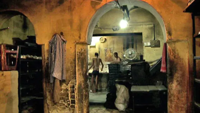 شہر آگرہ کے نائی کی منڈی محلے کی ایک تنگ گلی میں ممنون حسین کی حویلی کی جگہ اب ایک گھر بنا ہوا ہے جس کے ایک حصے پر ایک پرانی بیکری ہے