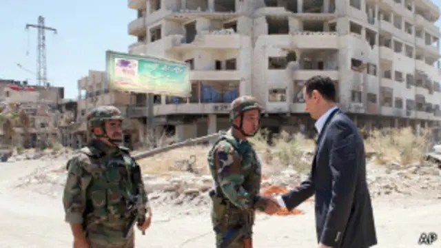 قام الرئيس السوري بزيارة مفاجئة إلى مدينة داريا.