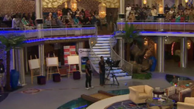 फातिमा को एक टीवी शो में उसके नए माता-पिता को सौंपा गया.