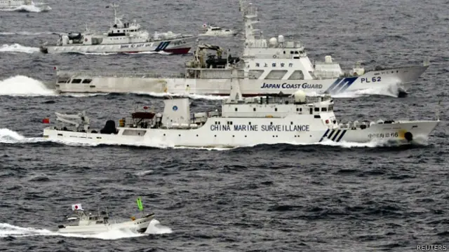 日本抗议中国军舰“首现”东海钓鱼岛俄军同场游弋- BBC News 中文