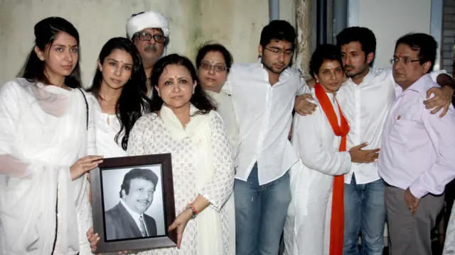 हिंदी फिल्मों में अक्सर पुलिस इंस्पेक्टर की भूमिका निभाने वाले जगदीश राज का कुछ दिन पहले निधन हो गया था. उन्हें श्रद्वांजलि देता परिवार