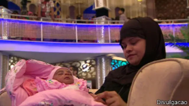 Bebê doado na TV Paquistanesa | Foto: divulgação