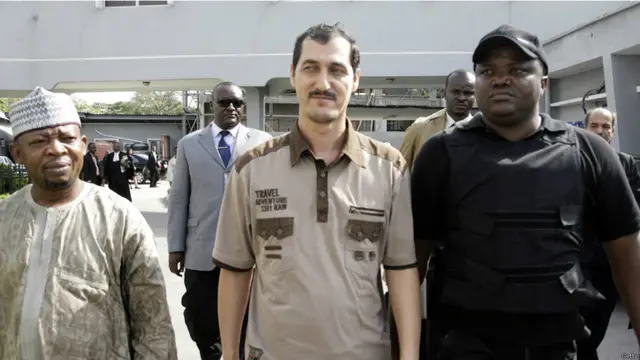 عظیم آقاجانی، به اتهام قاچاق اسلحه از ایران به کشور گامبیا در غرب آفریقا در نیجریه بازداشت و محاکمه شد. رسانه ها از آقاجانی به عنوان یکی از افسران سپاه پاسداران ایران یاد کرده اند. 