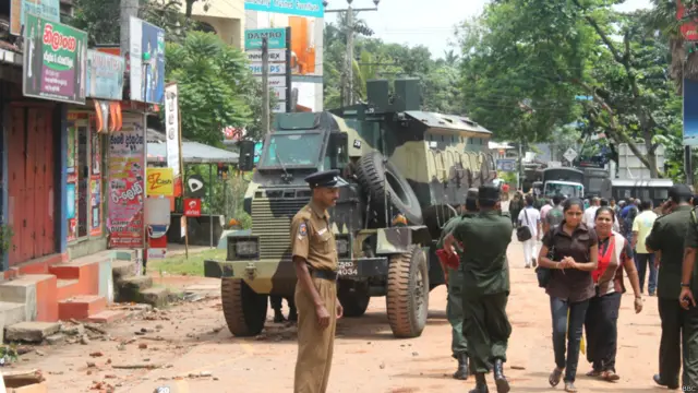 පොලීසිය සහ හමුදාව වැලිවේරිය නගරයේ