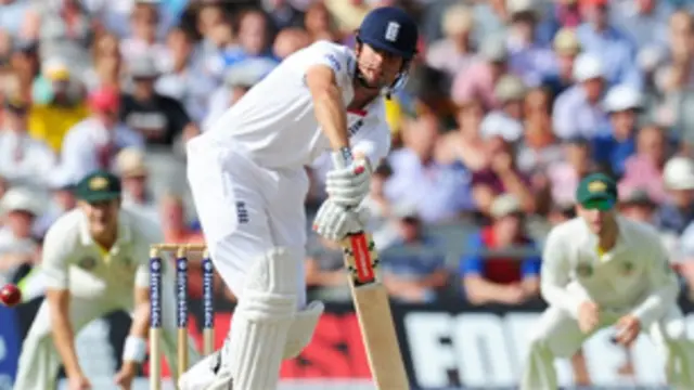 انگلینڈ کو فالو آن سے بچنے کے لیے 328 رنز بنانے ہوں گے