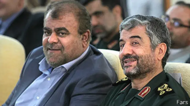 رستم قاسمی پیش آنکه وزیر نفت شود فرمانده قرارگاه سازندگی خاتم الانبیاء وابسته به سپاه پاسداران بود