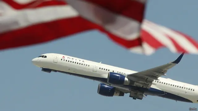 طیاروں میں بم کی دھمکی انٹرنیٹ پر دی گئی تھی۔